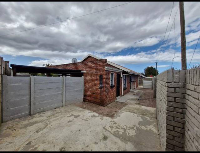 3 BEDROOM HOUSE FOR SALE IN GEORGE SOUTH